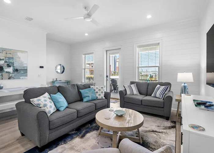 Inviting With Shared Pool Balcony Full Kitchen Ac & W&d Holiday home *