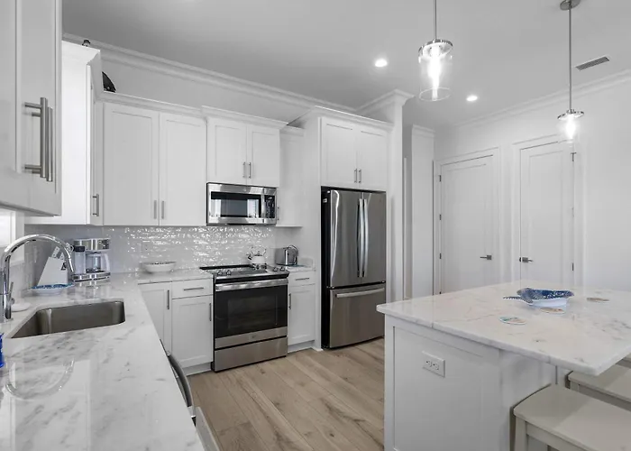 Inviting With Shared Pool Balcony Full Kitchen Ac & W&d *