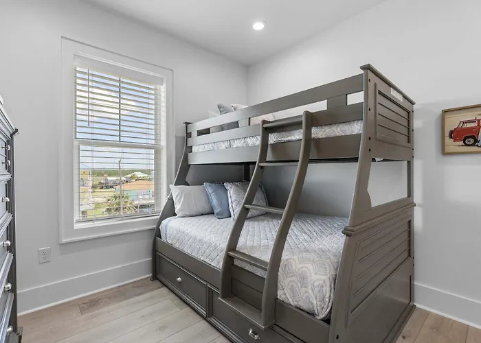 Inviting With Shared Pool Balcony Full Kitchen Ac & W&d Holiday home