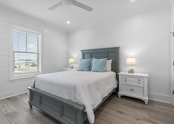 Holiday home Inviting With Shared Pool Balcony Full Kitchen Ac & W&d Gulf Shores