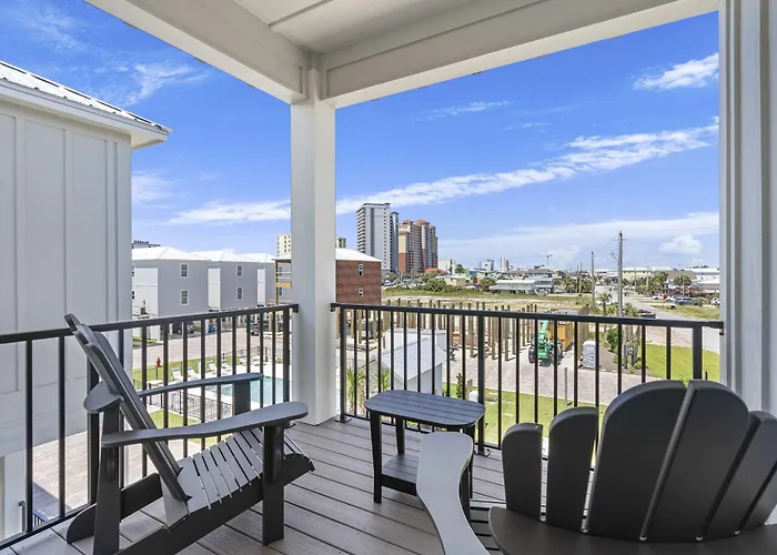 Inviting With Shared Pool Balcony Full Kitchen Ac & W&d Holiday home Gulf Shores